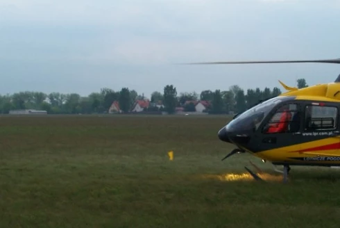Strażacy uczą się naprowadzania śmigłowca