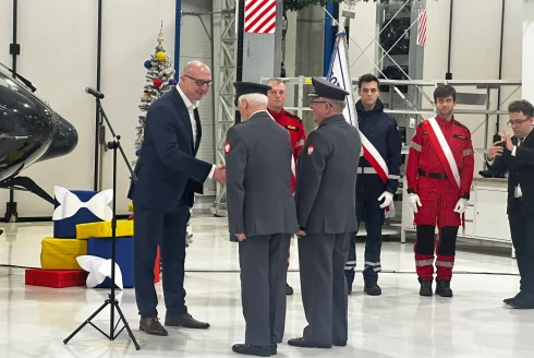 Sztandar LPR z odznaczeniem